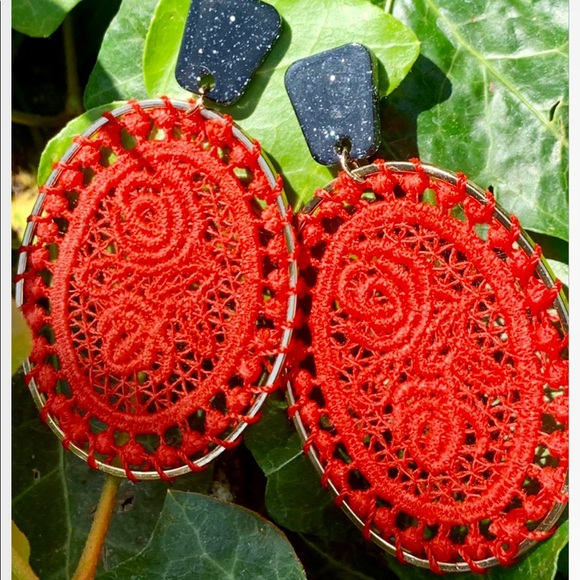 Red lace earrings with sparkle ear post - Picture 2 of 2